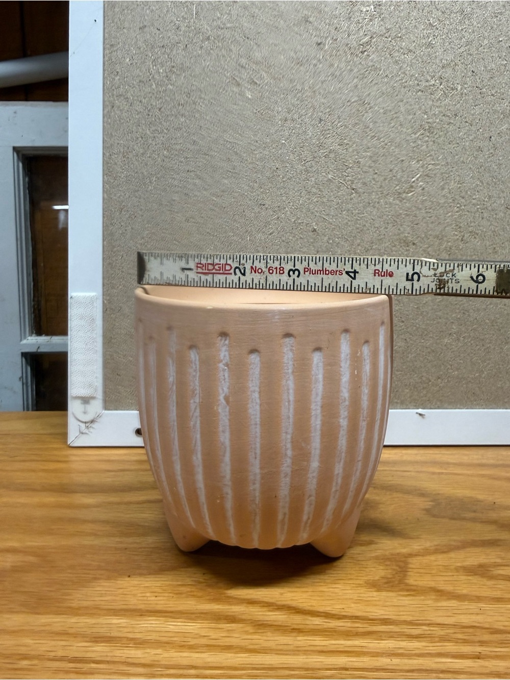 Textured terra cotta planter pot - Picture 4 of 5